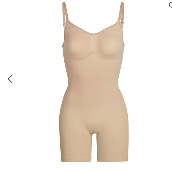 Skims Sculpting Seamless Mid-Thigh Bodysuit